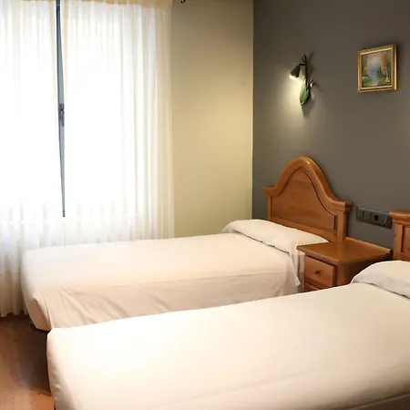 Πανσιόν Alda Casco Antiguo 2*